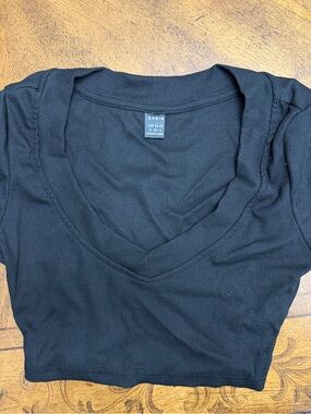 SHEIN Black V-Neck Ribbed Short Sleeve Crop Top